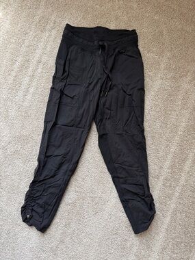 LULULEMON Black Capri Studio Pants